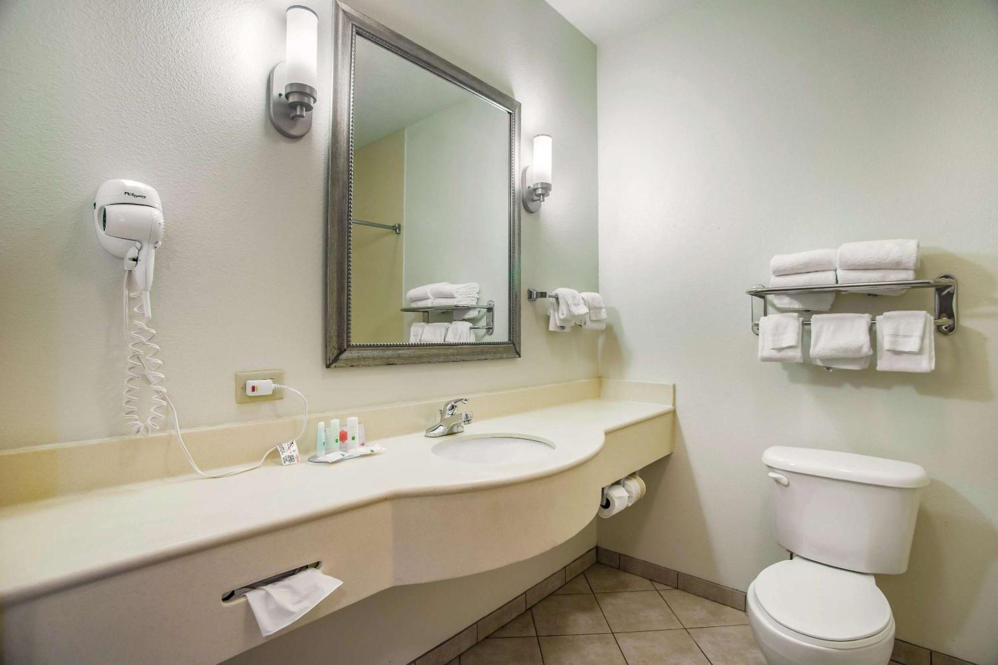Quality Inn Parsons North Exterior photo