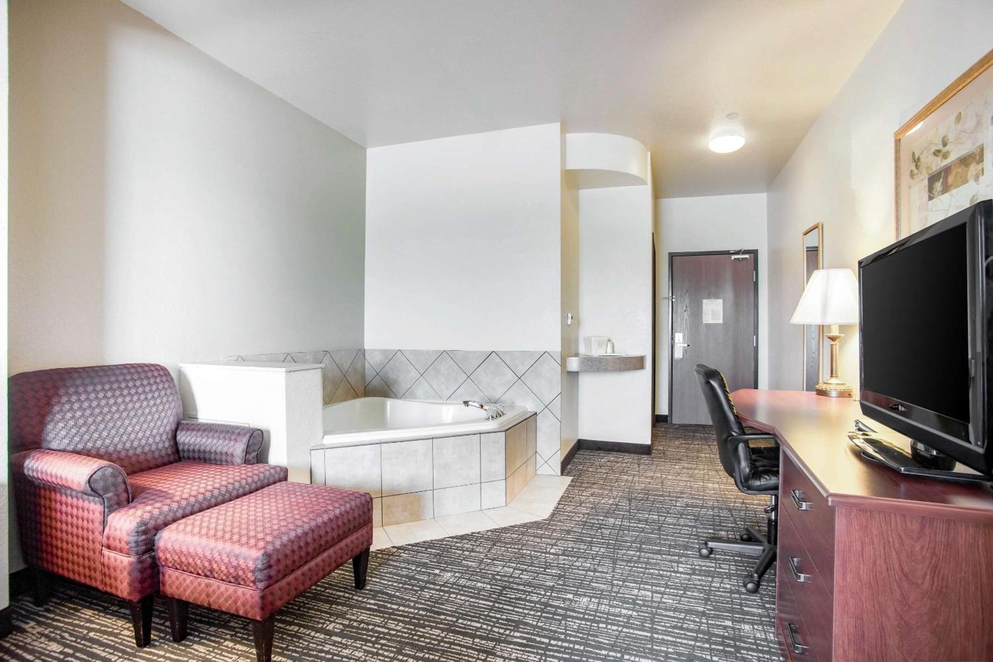 Quality Inn Parsons North Exterior photo