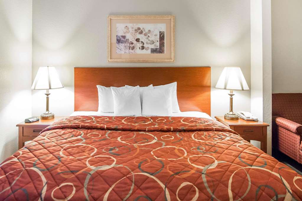 Quality Inn Parsons North Room photo