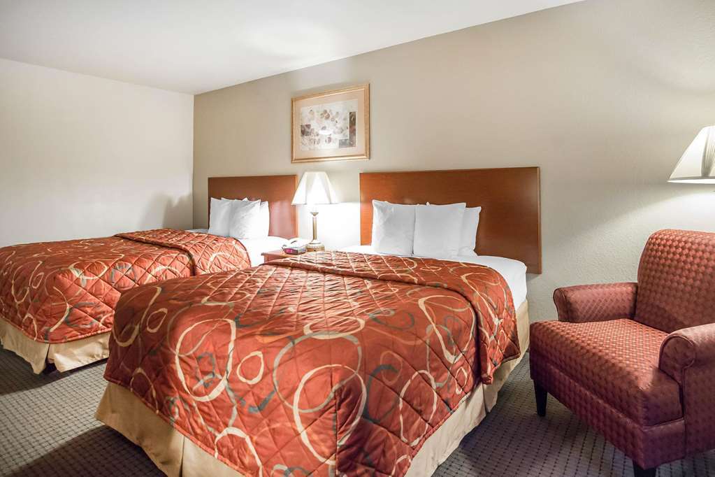 Quality Inn Parsons North Room photo