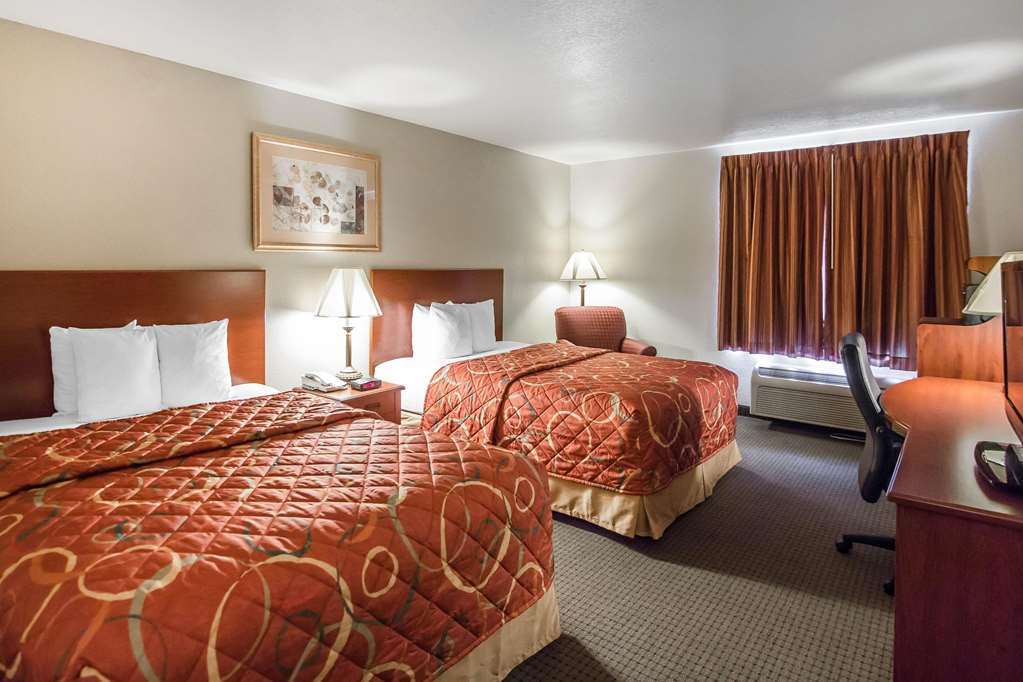 Quality Inn Parsons North Room photo