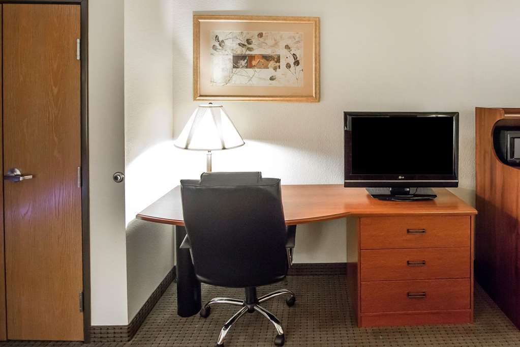 Quality Inn Parsons North Room photo