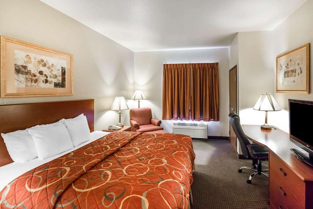 Quality Inn Parsons North Room photo