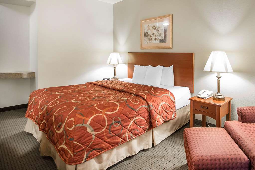 Quality Inn Parsons North Room photo