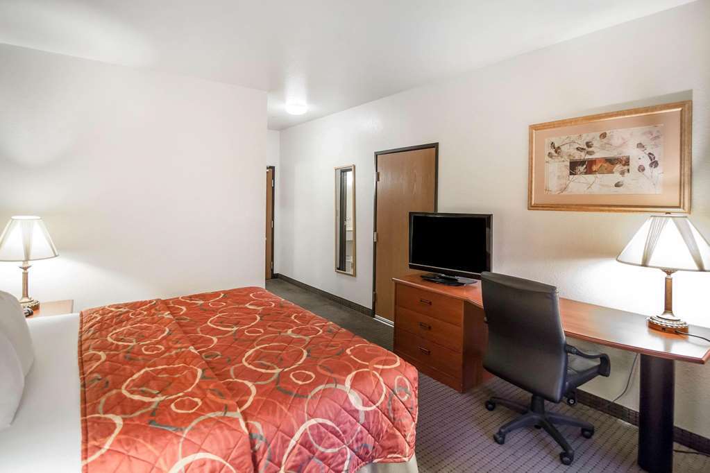 Quality Inn Parsons North Room photo