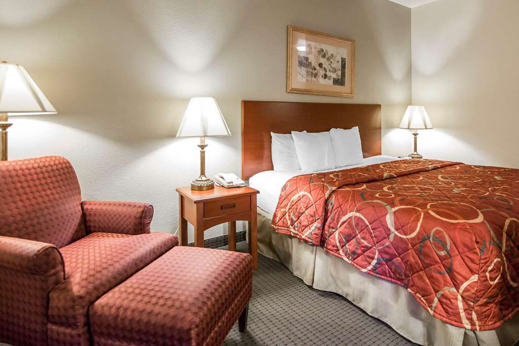 Quality Inn Parsons North Room photo